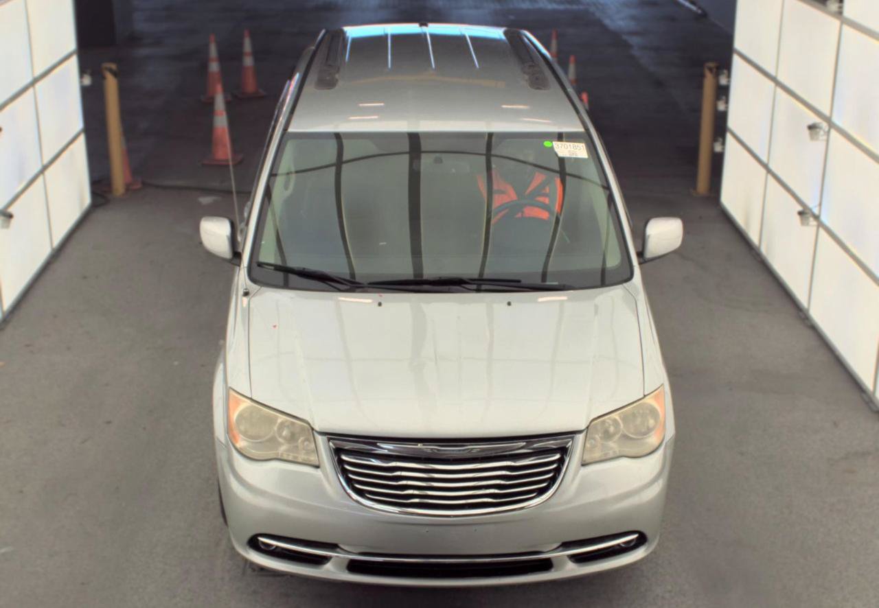 Used 2012 Chrysler Town & Country Touring w/ Entertainment Group #1 FWD image 2