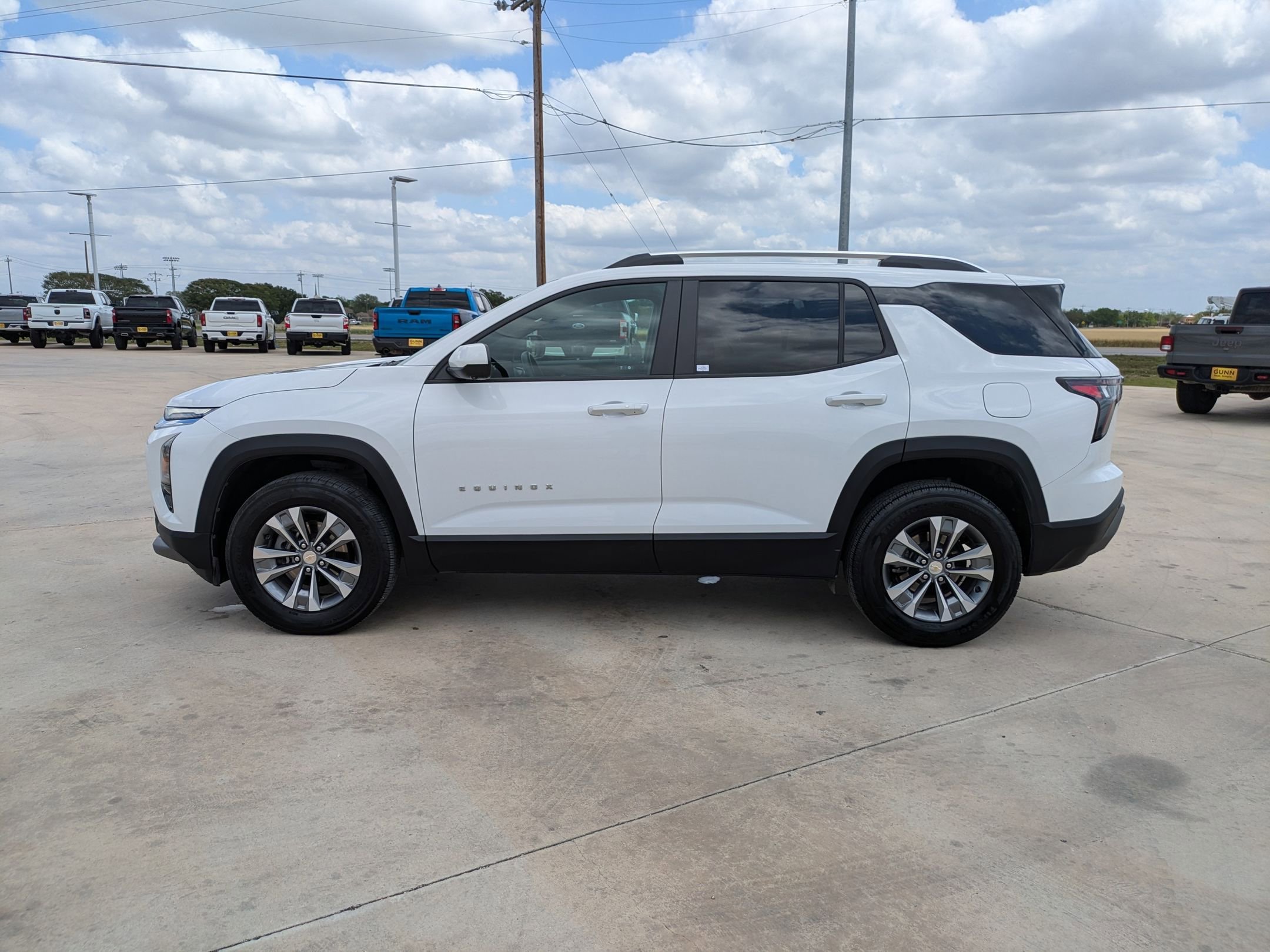 Used 2025 Chevrolet Equinox LT w/ Convenience Package II image 6