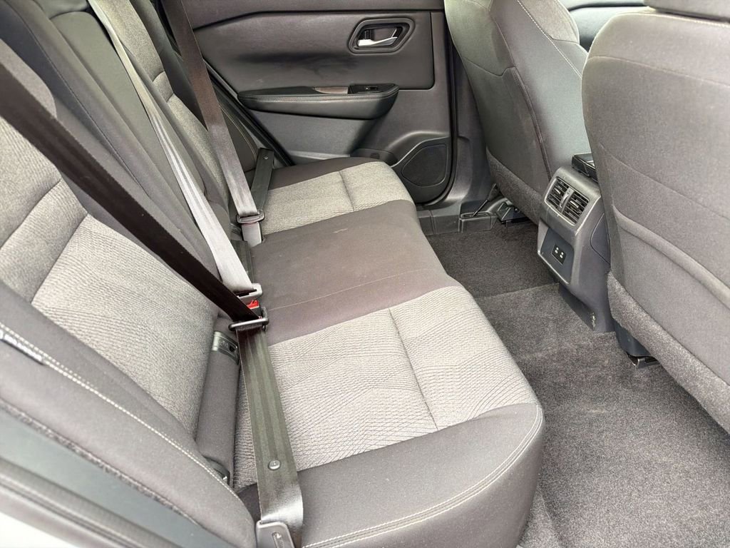 Used 2025 Nissan Rogue SV image 25