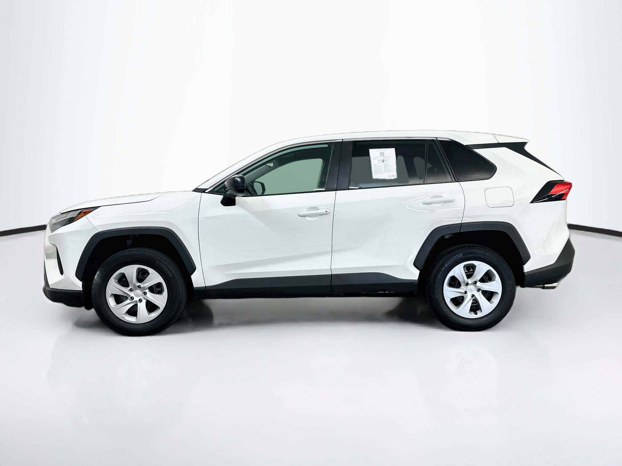 Used 2025 Toyota RAV4 LE AWD/4WD image 4
