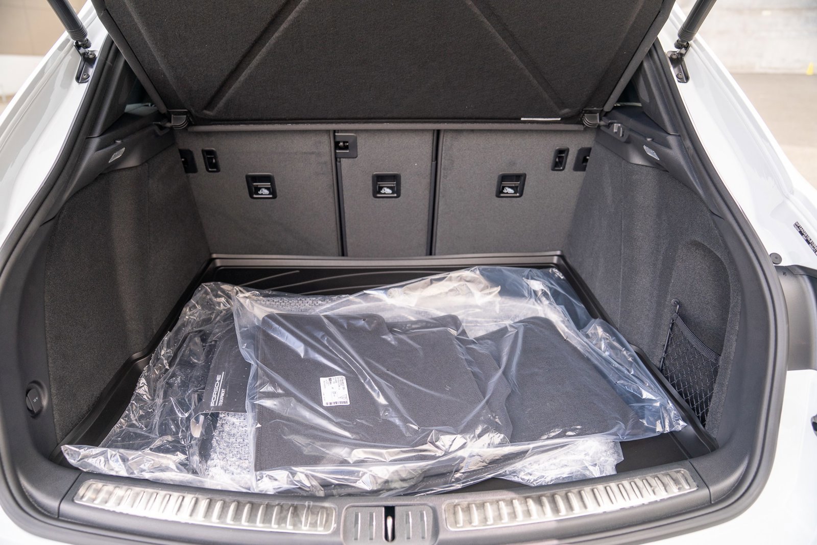 Certified 2025 Porsche Macan image 24