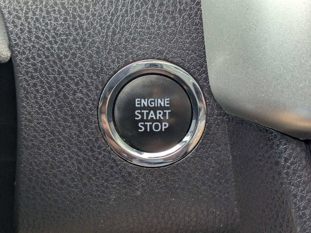 Used 2017 Toyota Highlander Limited AWD/4WD image 36