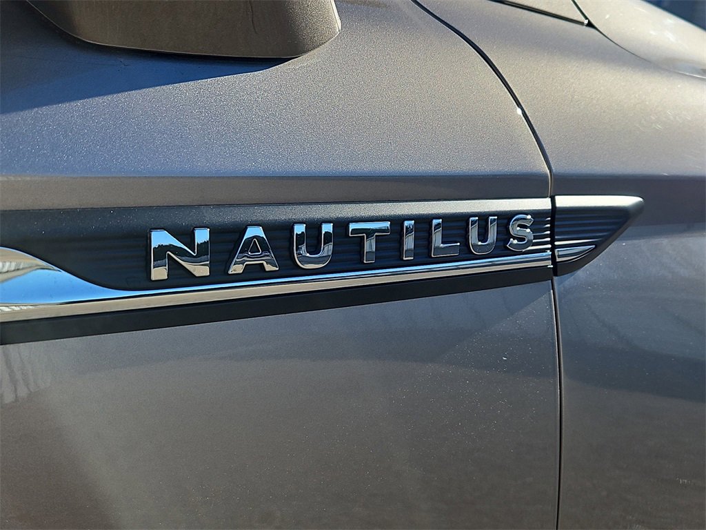 Used 2020 Lincoln Nautilus Reserve image 12