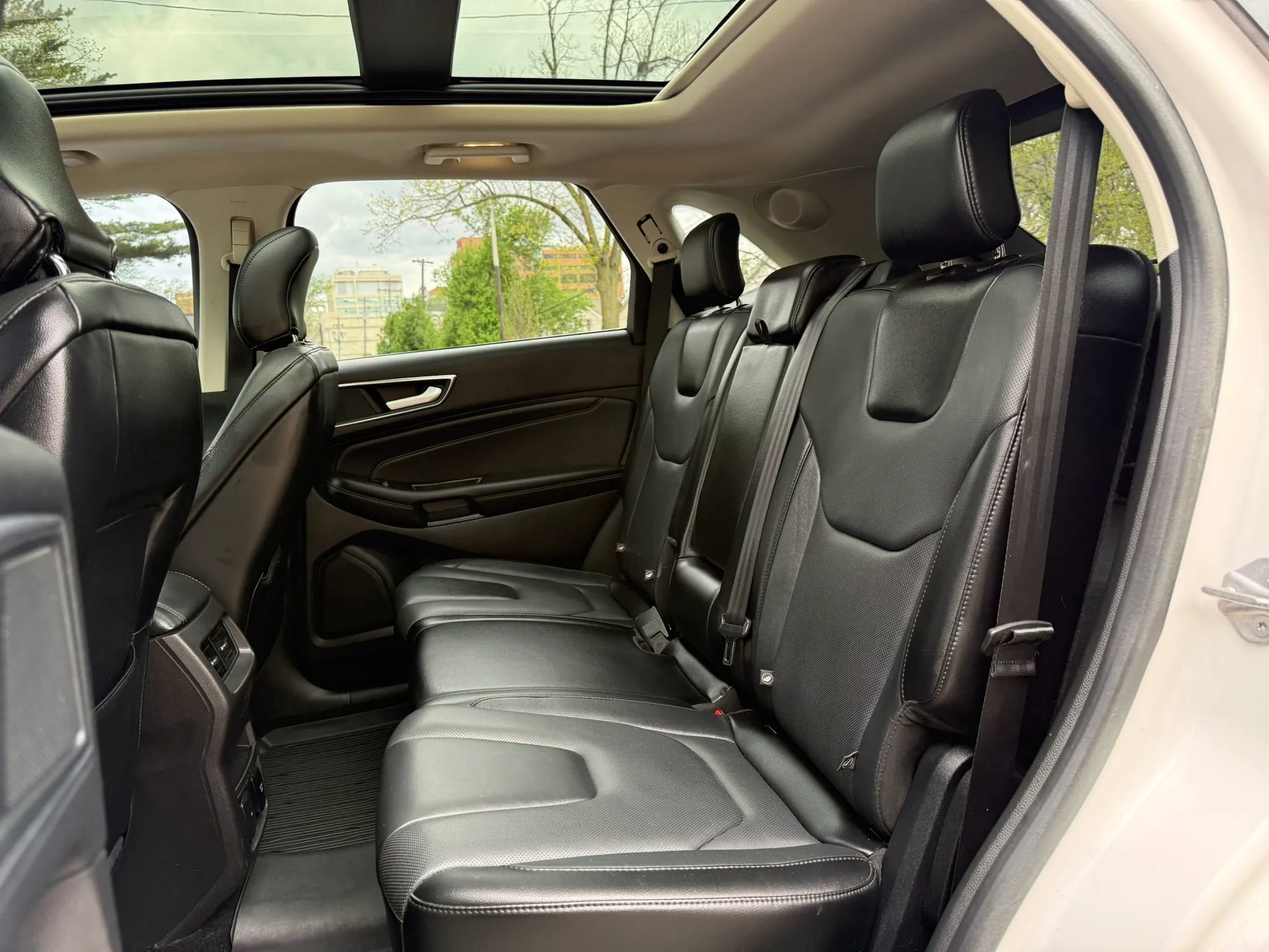 Used 2017 Ford Edge Titanium w/ Equipment Group 301A AWD/4WD image 14