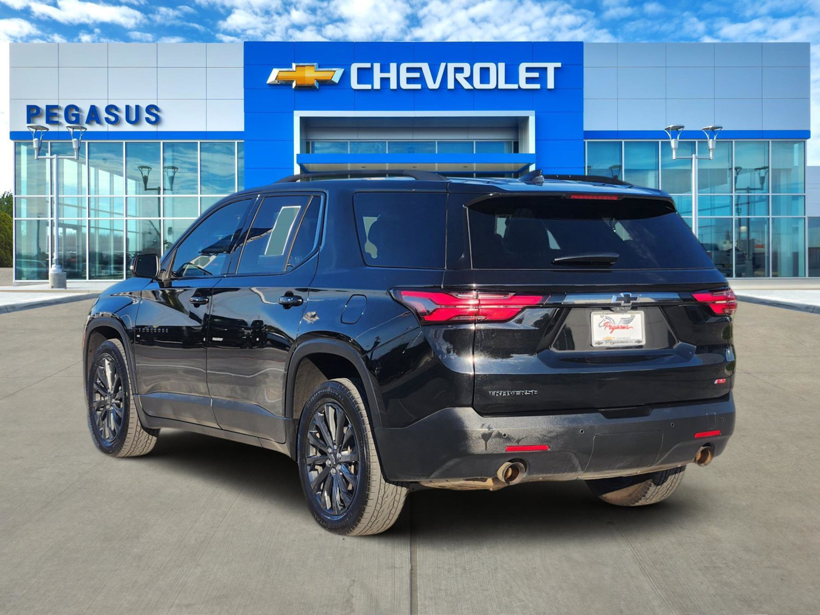 Used 2023 Chevrolet Traverse RS FWD image 5
