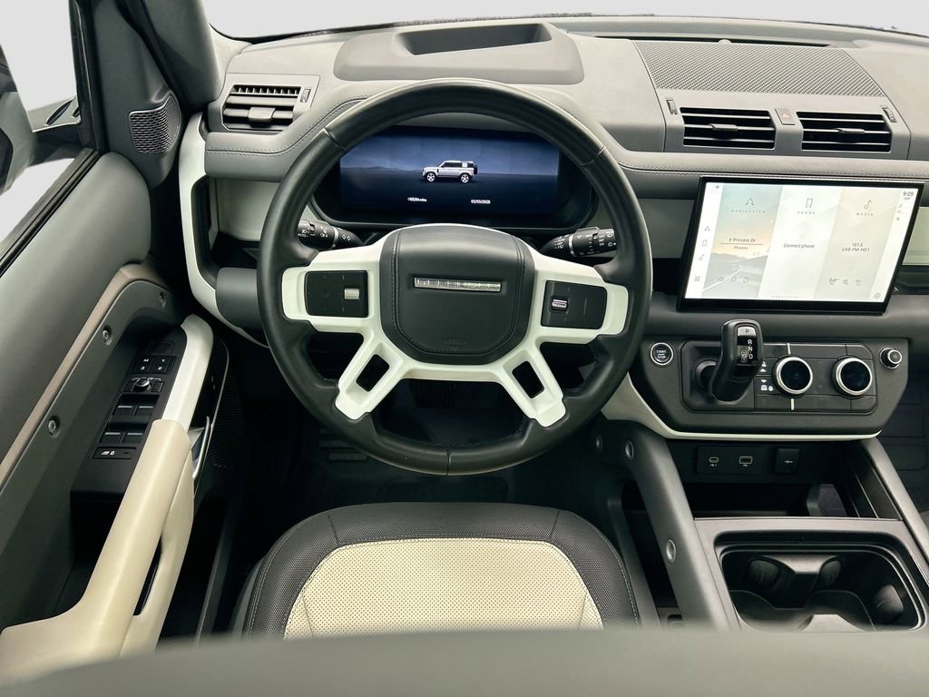 Used 2023 Land Rover Defender 110 X-Dynamic SE image 10