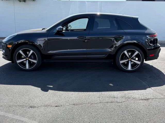 Used 2025 Porsche Macan AWD/4WD image 2