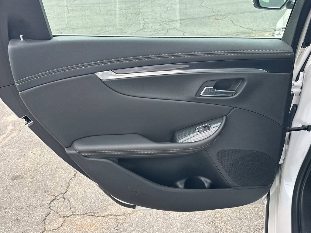 Used 2017 Chevrolet Impala LT w/ Convenience Package image 22