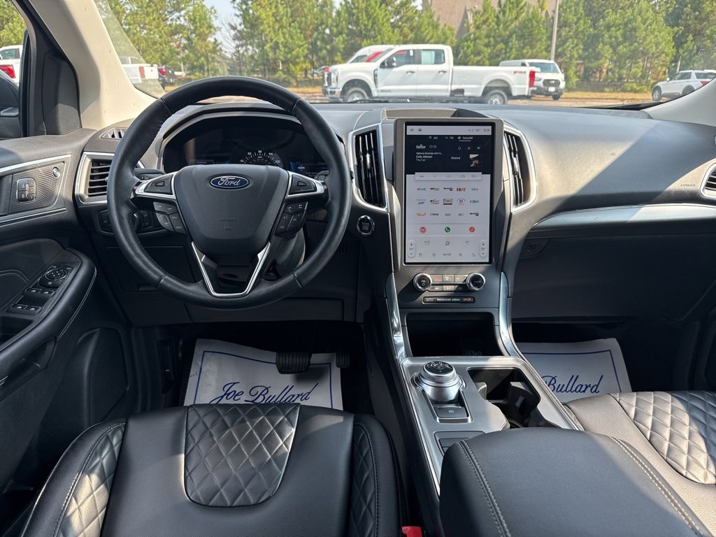 Used 2024 Ford Edge Titanium image 2