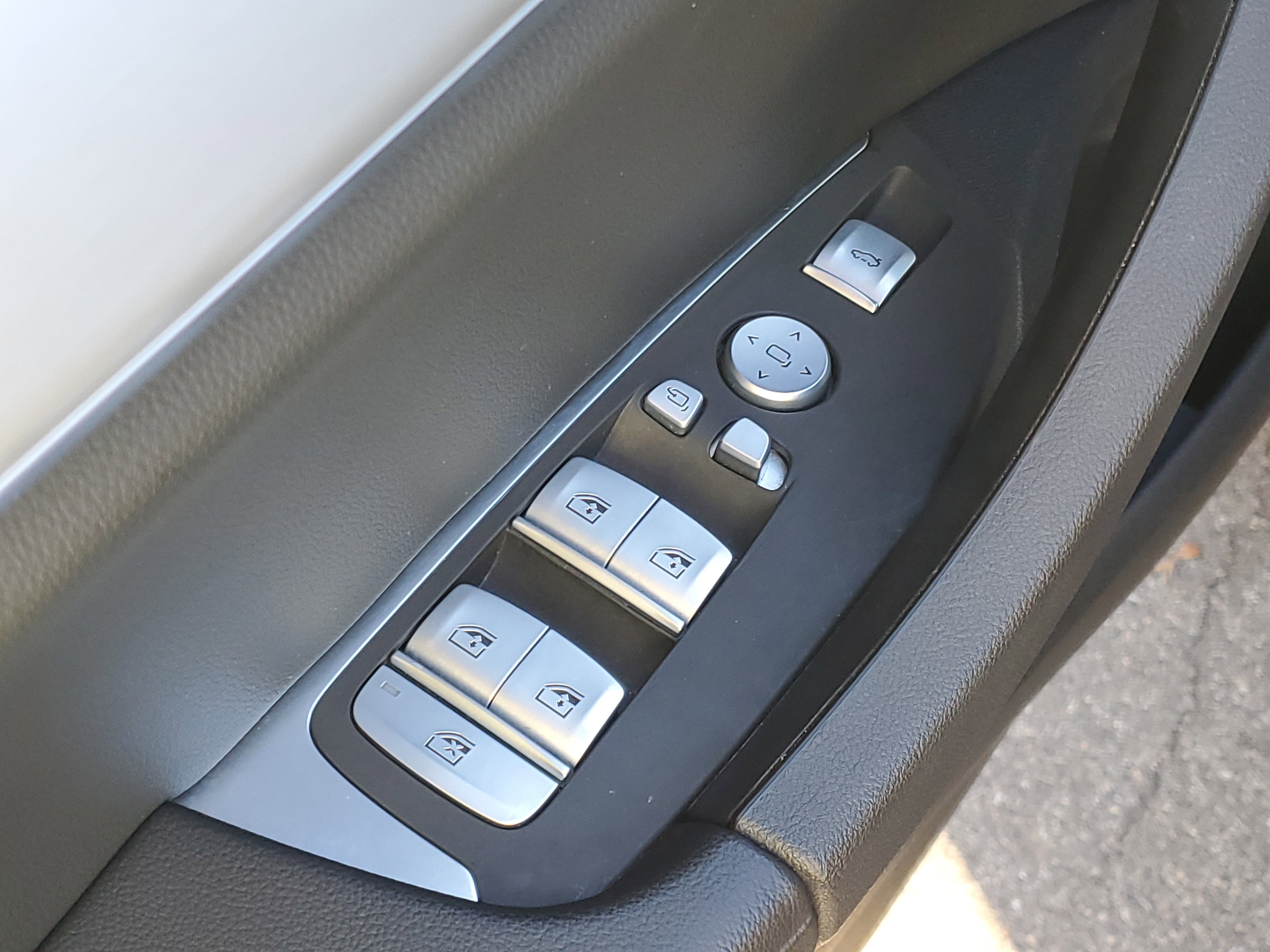 Certified 2023 BMW X4 xDrive30i w/ Premium Package image 6