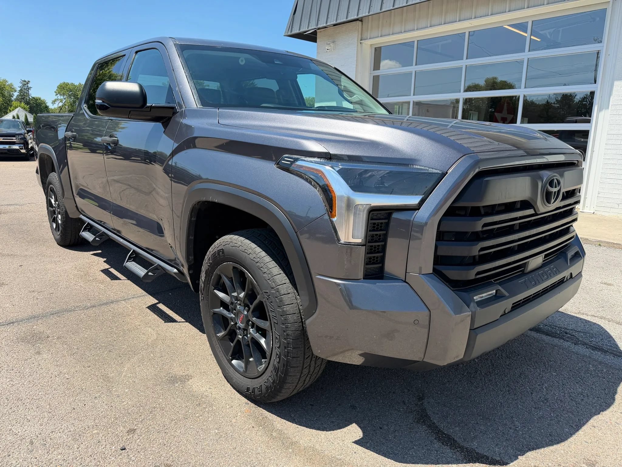 Used 2022 Toyota Tundra SR5 w/ SR5 Convenience Package AWD/4WD image 2