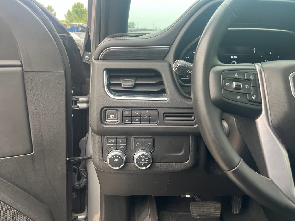 Used 2023 GMC Yukon XL SLT w/ SLT Premium Package AWD/4WD image 22