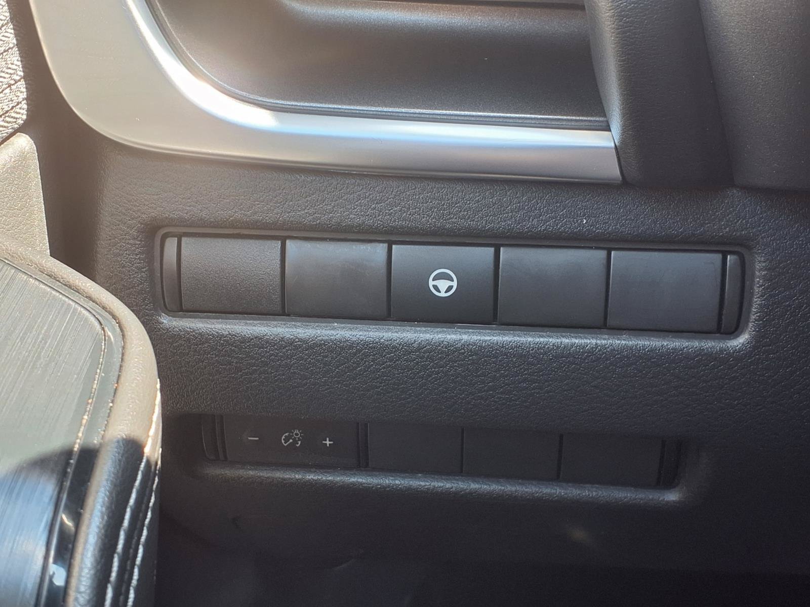 Used 2022 Nissan Rogue SV FWD image 11