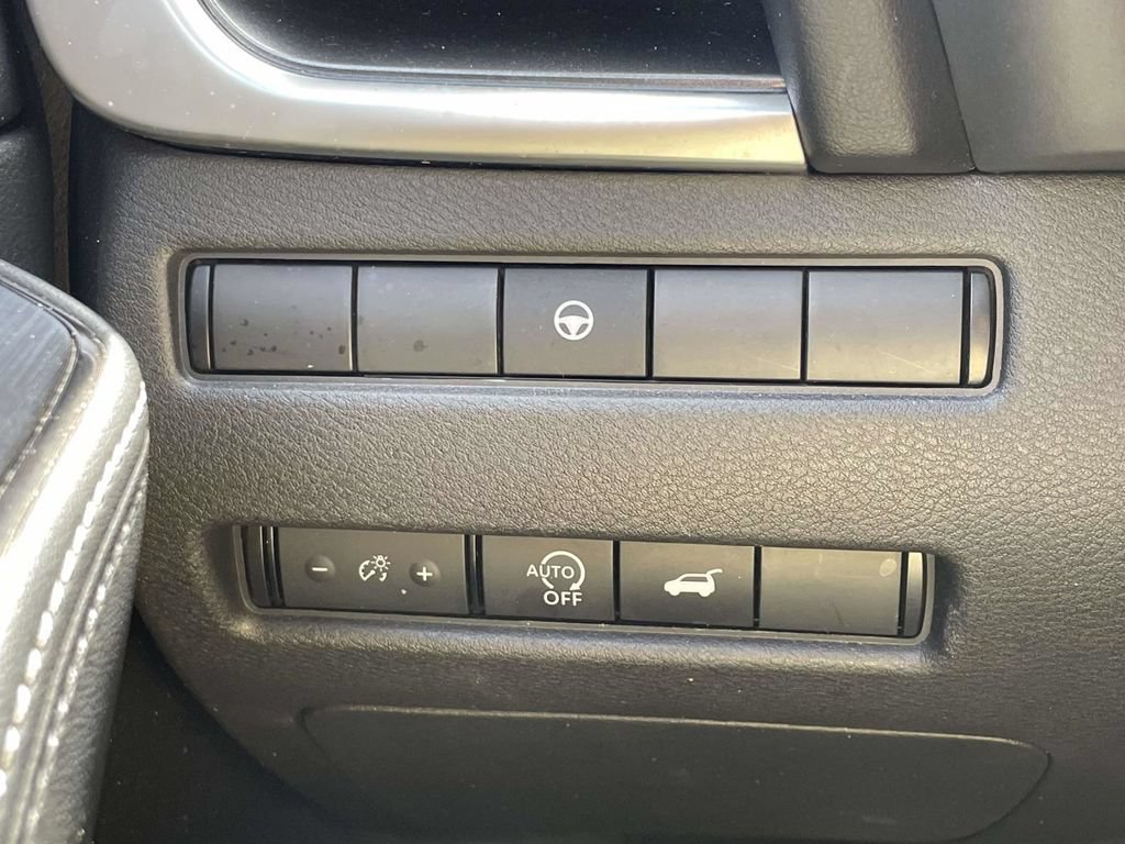 Used 2025 Nissan Rogue SV w/ SV Premium Package FWD image 29