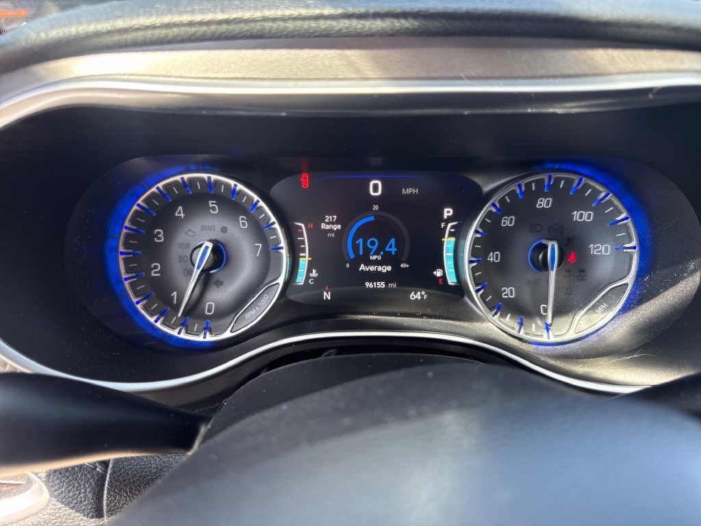 Used 2018 Chrysler Pacifica Limited FWD image 39