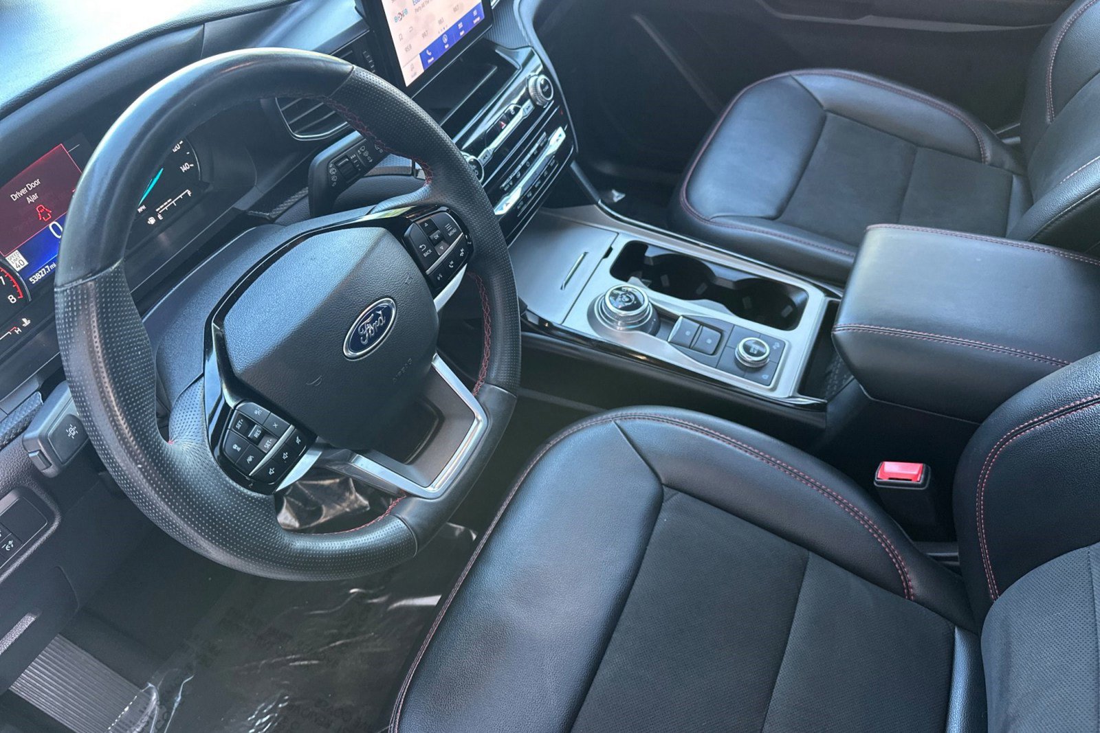 Used 2022 Ford Explorer ST-Line w/ Class IV Trailer Tow Package image 5