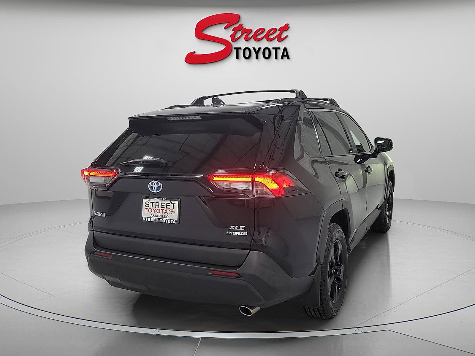 Certified 2022 Toyota RAV4 XLE w/ Convenience Package image 4
