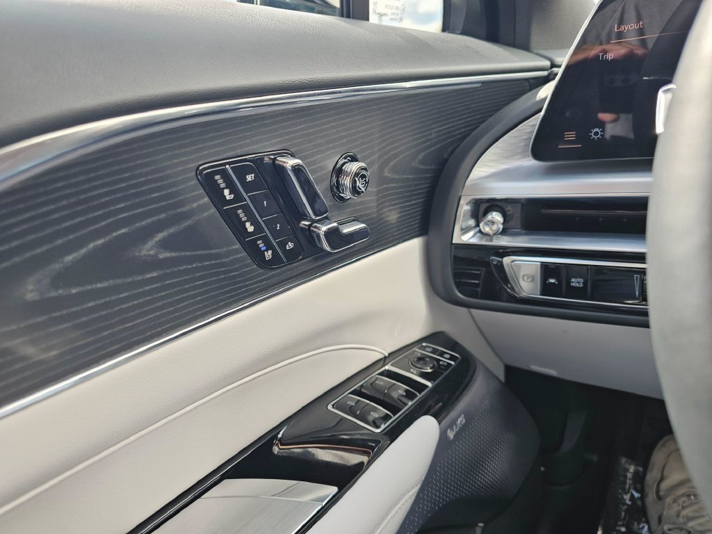 Certified 2024 Cadillac Lyriq Sport AWD/4WD image 31