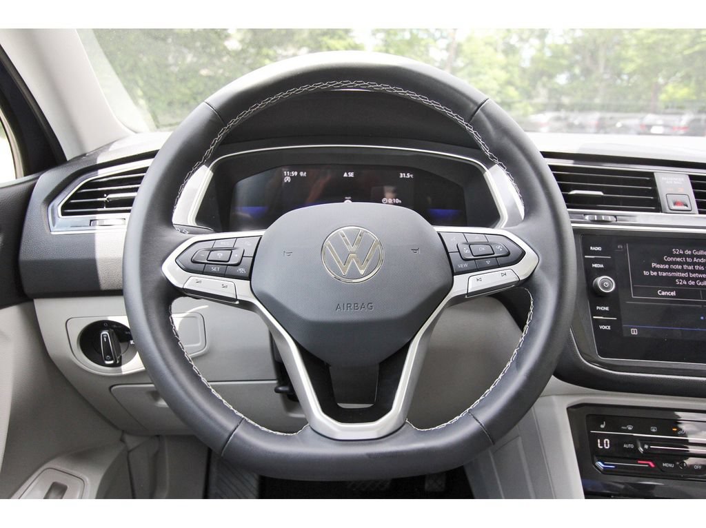 Used 2024 Volkswagen Tiguan SE w/ Panoramic Sunroof Package AWD/4WD image 13