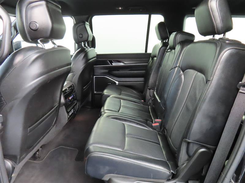 Used 2024 Jeep Wagoneer L Series III w/ Flexible Seating Group AWD/4WD image 26