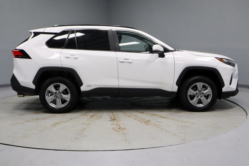 Used 2025 Toyota RAV4 XLE AWD/4WD image 6