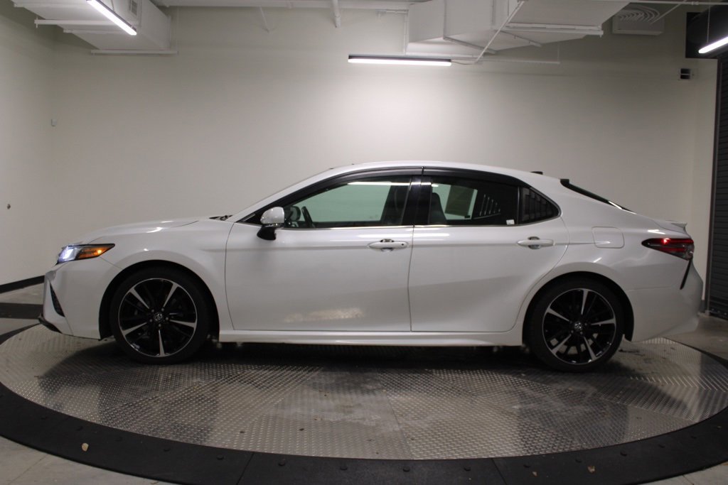 Used 2018 Toyota Camry XSE image 9