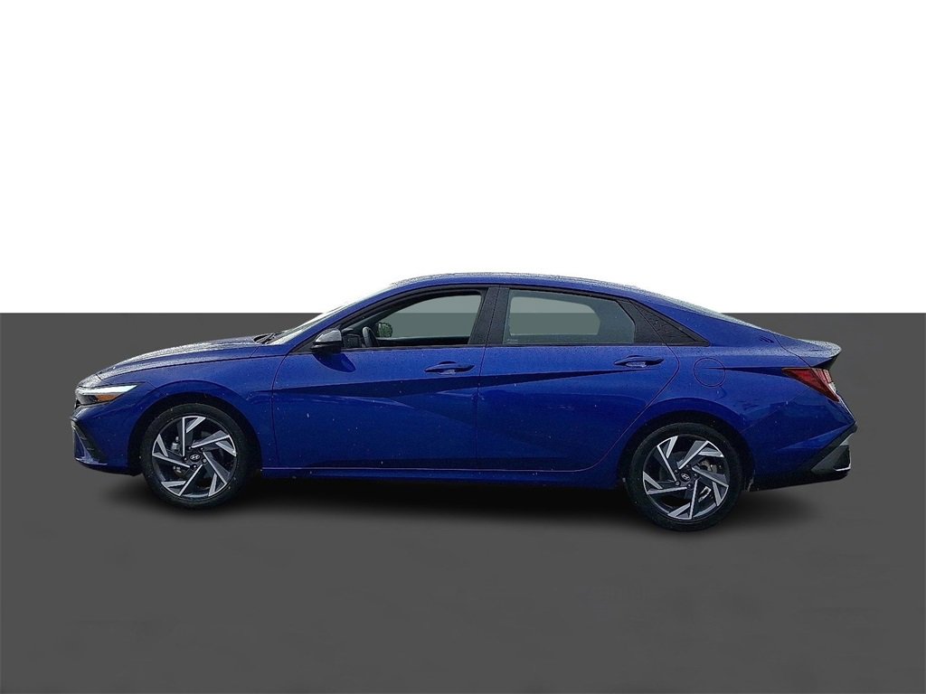 Used 2025 Hyundai Elantra Sport image 4