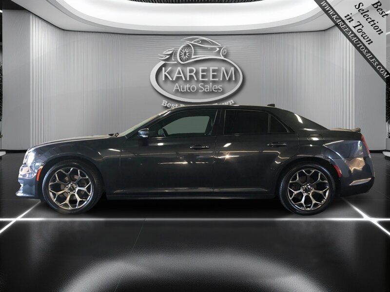 Used 2018 Chrysler 300 S w/ 300S Premium Group RWD image 8