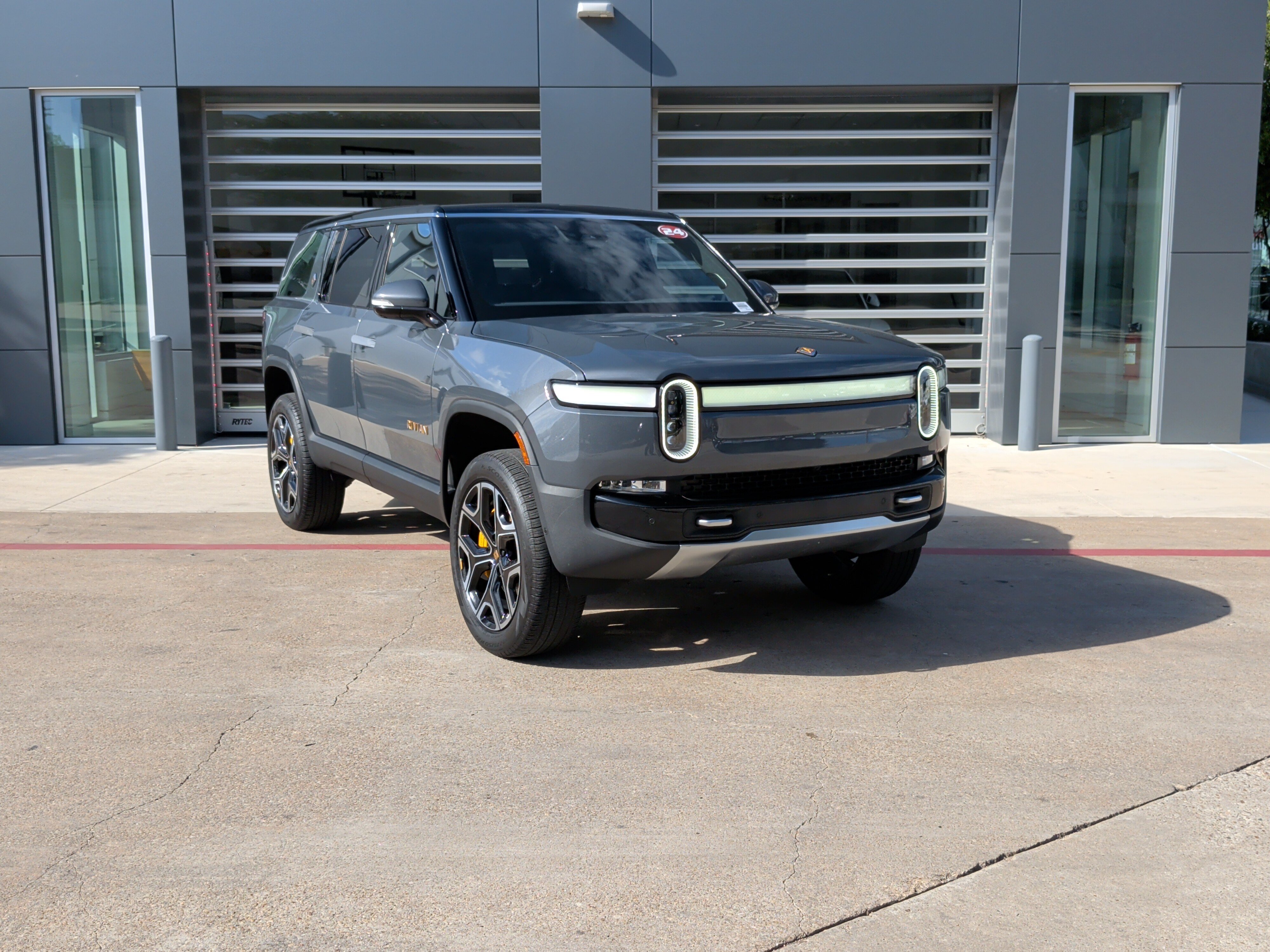 Used 2024 Rivian R1S Adventure AWD/4WD image 2