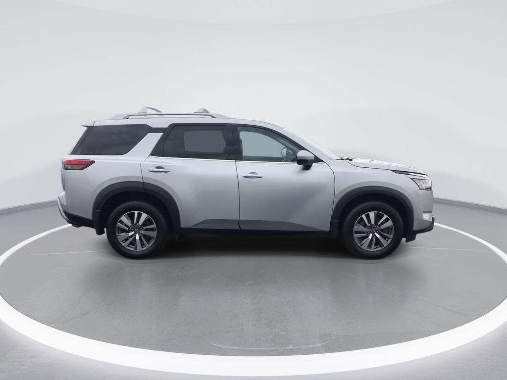 Used 2023 Nissan Pathfinder SL w/ Black Appearance Package image 9