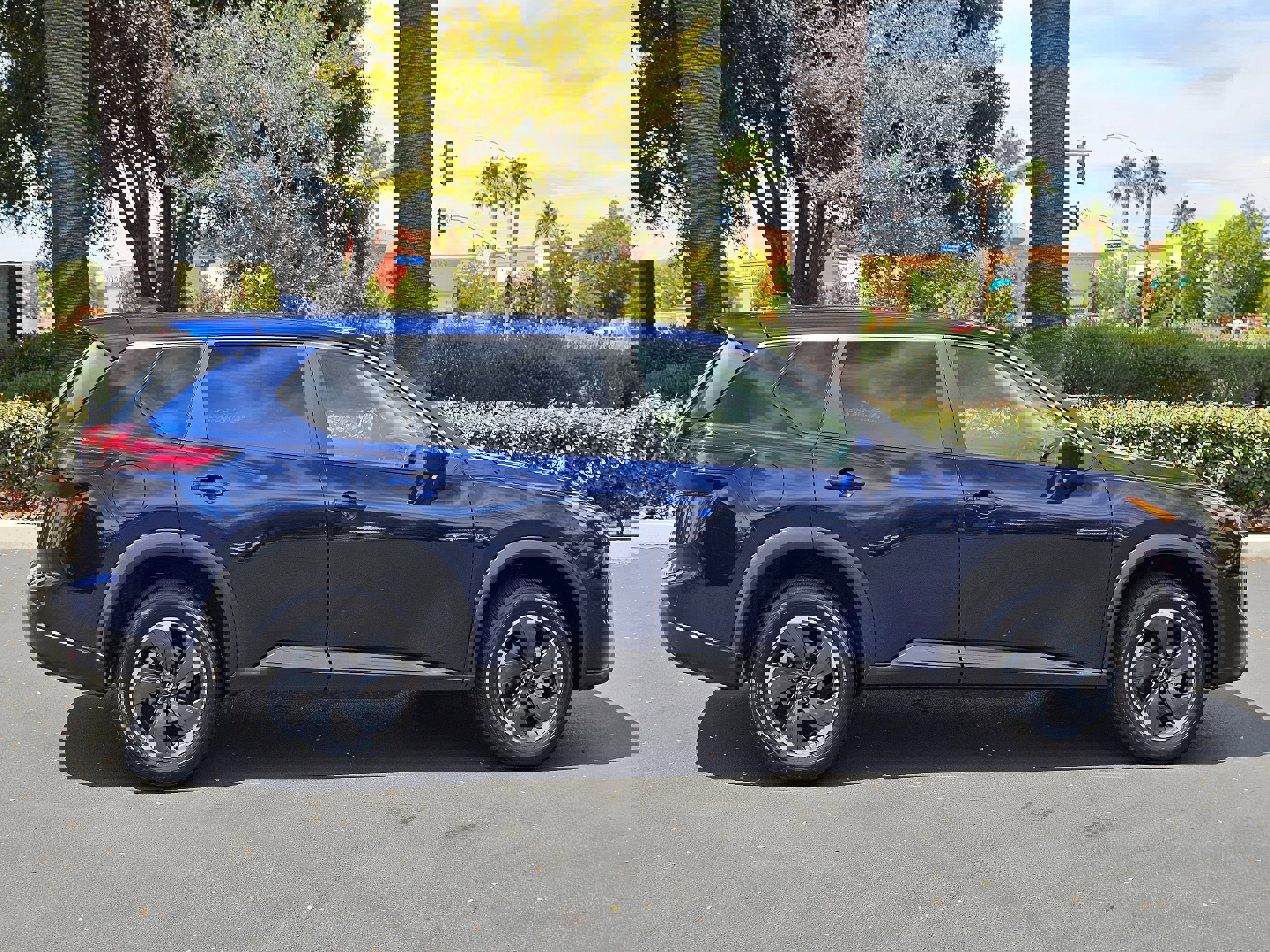 Used 2025 Nissan Rogue SV image 7