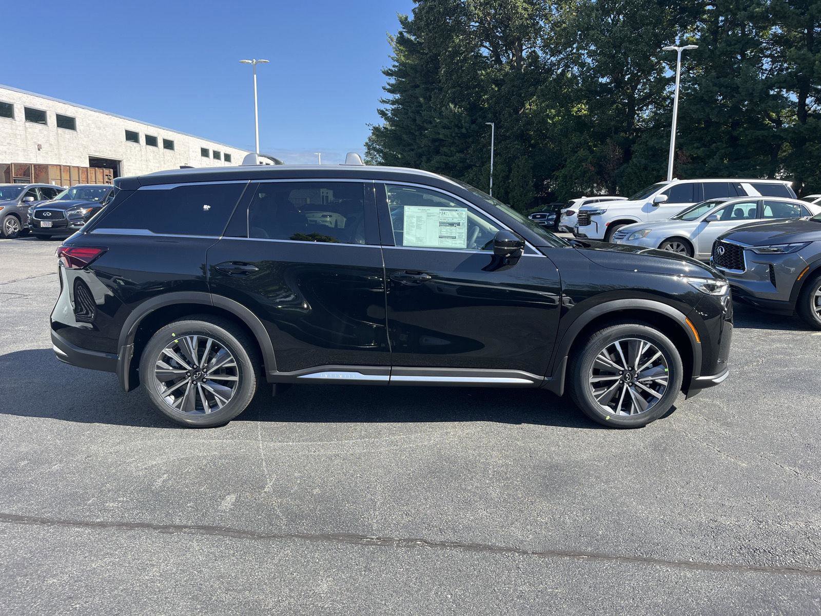 New 2026 INFINITI QX60 Luxe image 2