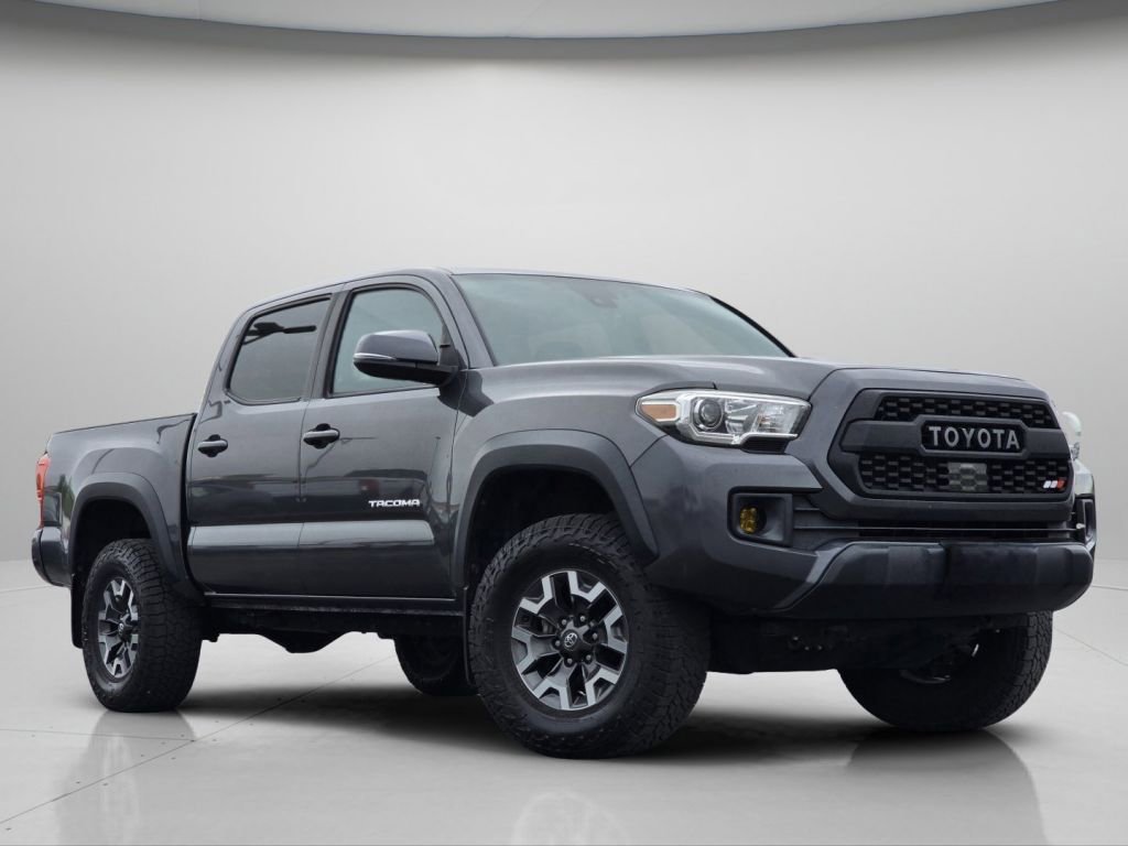 Used 2019 Toyota Tacoma TRD Off-Road w/ Technology Package AWD/4WD image 2