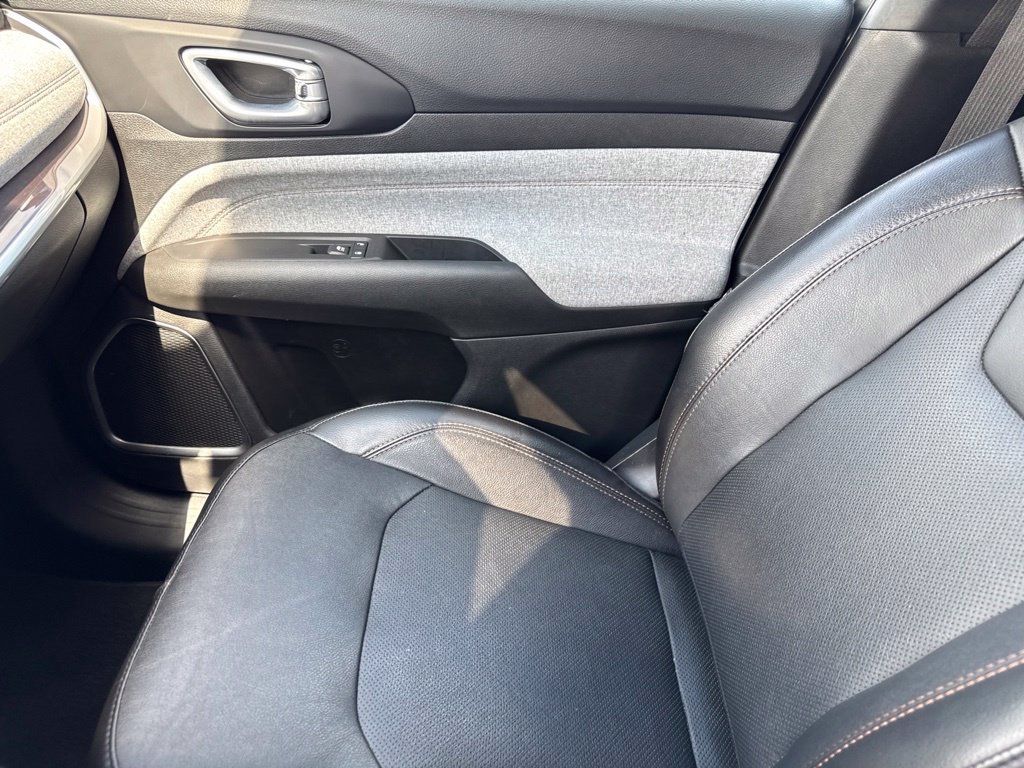 Certified 2023 Jeep Compass Latitude AWD/4WD image 28