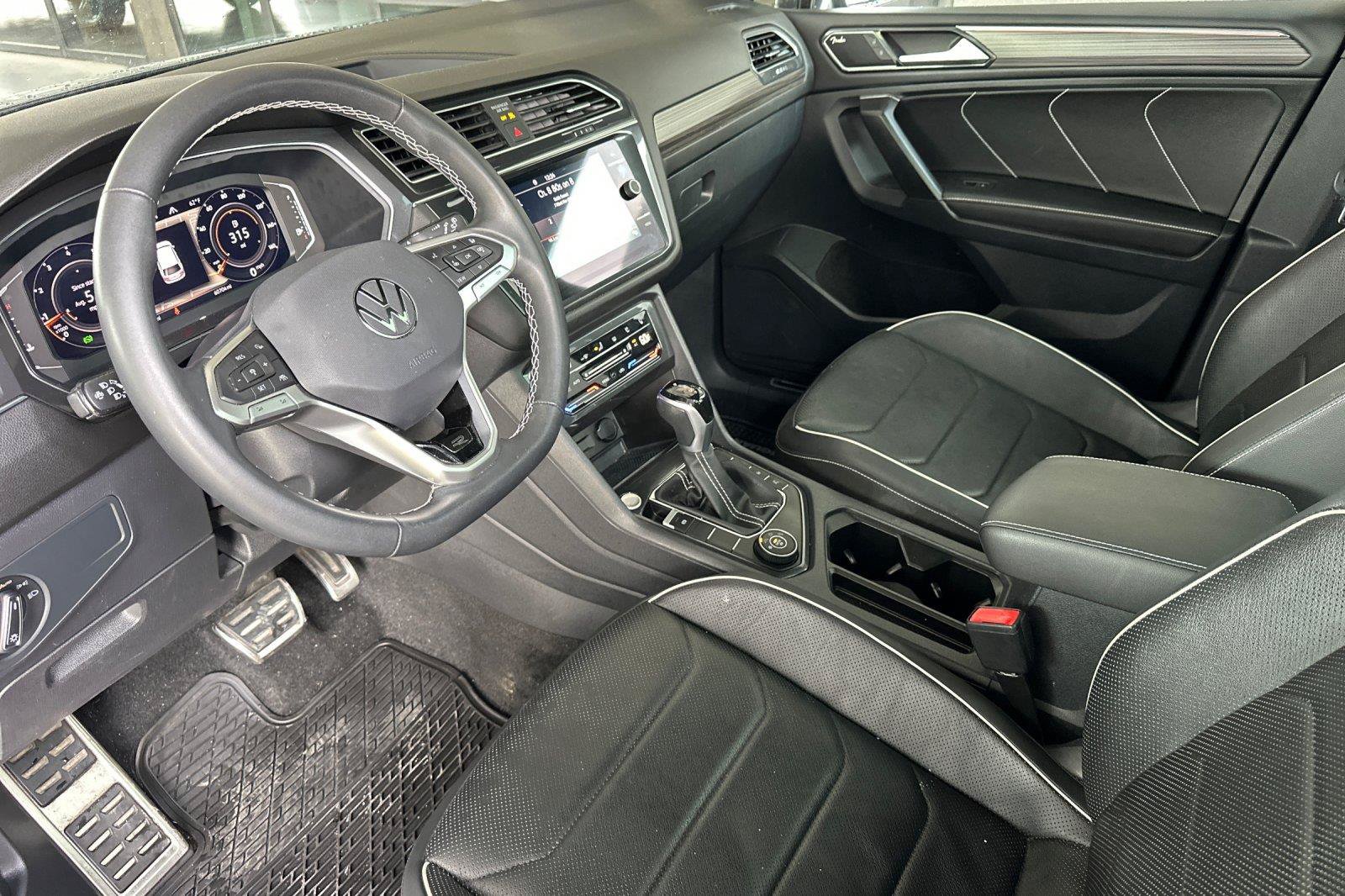 Certified 2023 Volkswagen Tiguan SEL R-Line AWD/4WD image 10