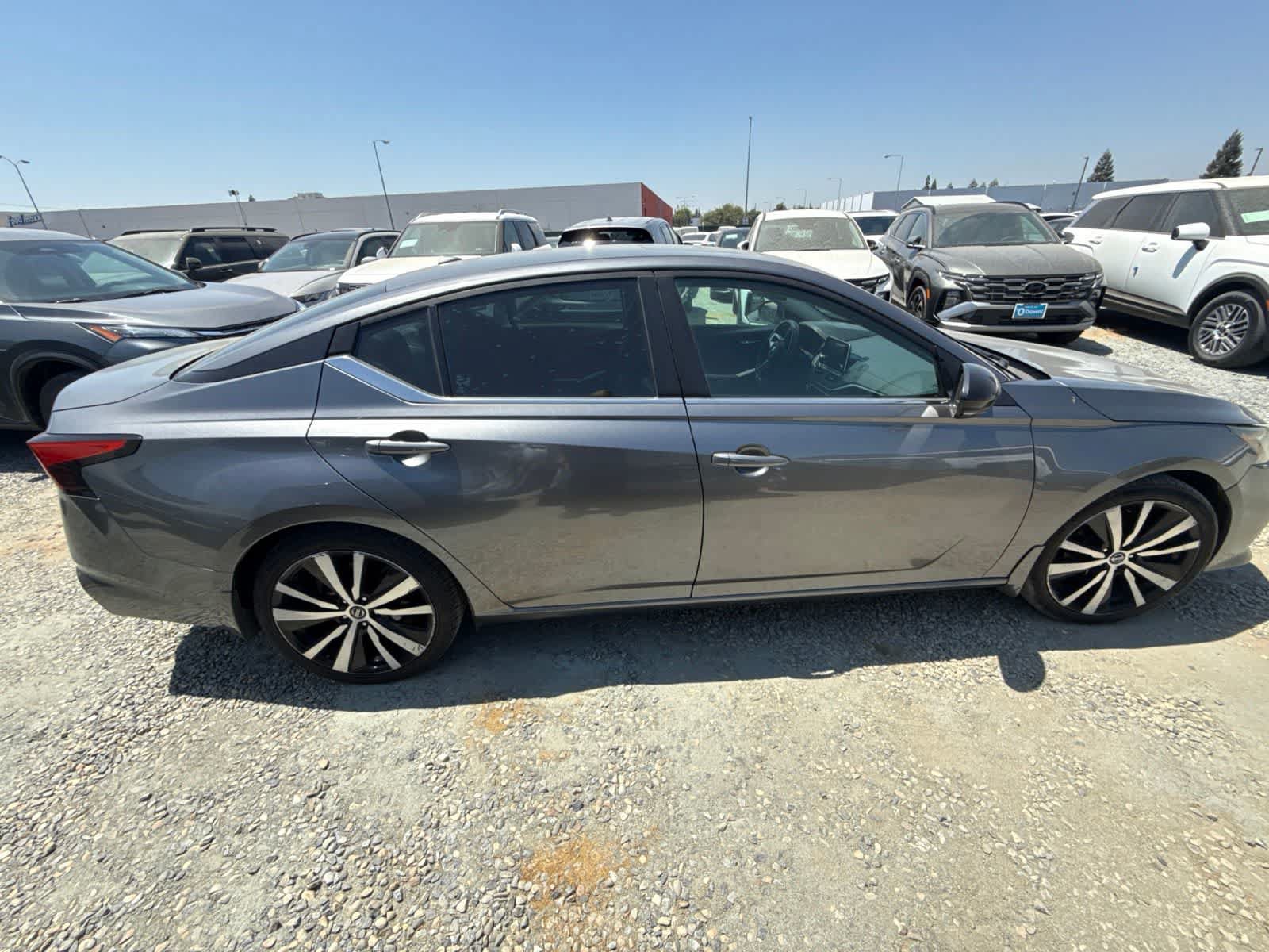 Used 2020 Nissan Altima 2.5 SR w/ Premium Package FWD image 5