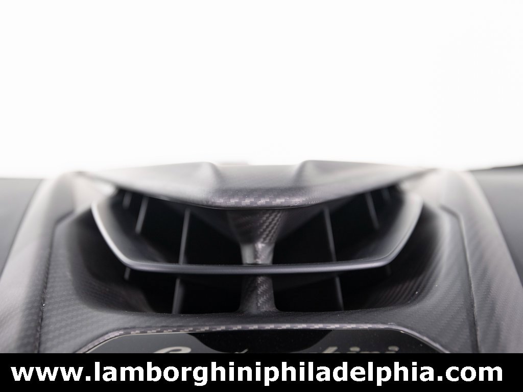 Used 2024 Lamborghini Revuelto image 19