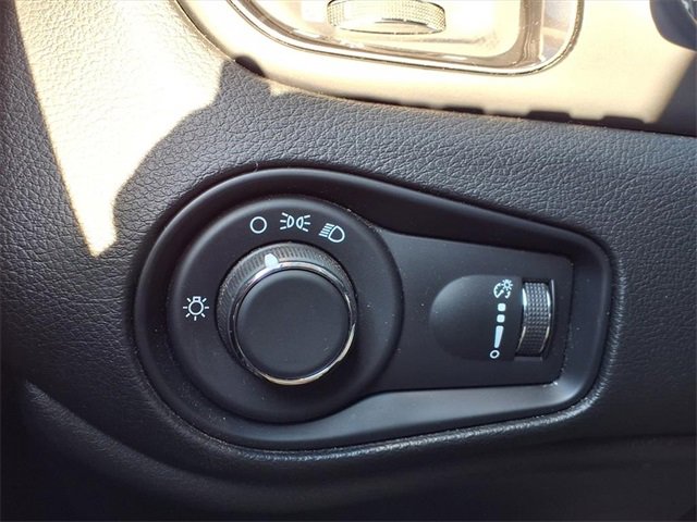Used 2023 Jeep Renegade Latitude image 24