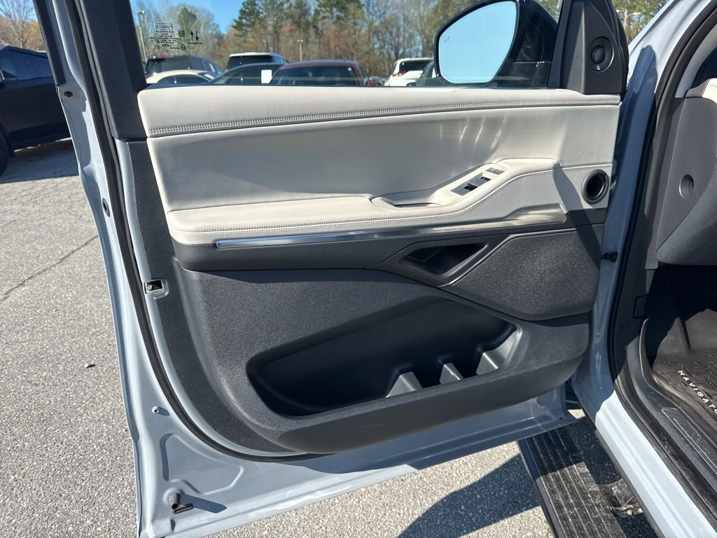 Used 2025 Lincoln Navigator L Reserve image 26