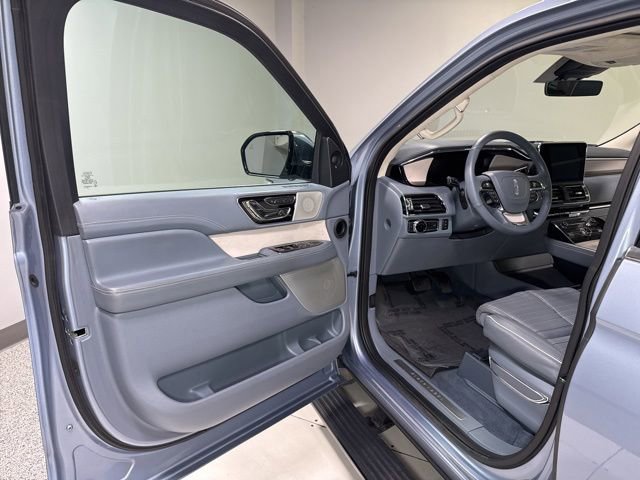 Used 2019 Lincoln Navigator Black Label w/ Cargo Package AWD/4WD image 12