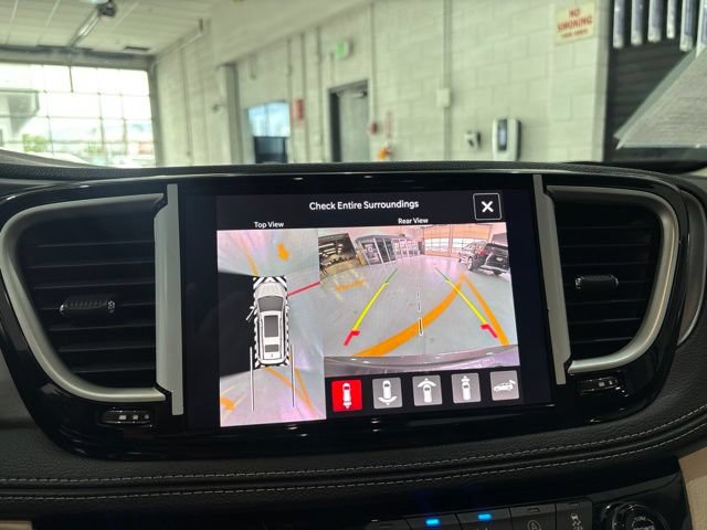 Used 2023 Chrysler Pacifica Touring-L w/ Uconnect Theater Family Group AWD/4WD image 30