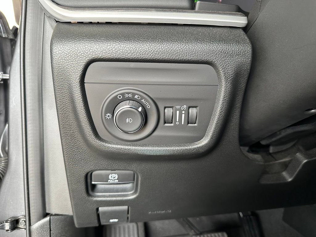 Used 2022 Jeep Grand Cherokee Limited w/ MOPAR Finishing Package AWD/4WD image 20