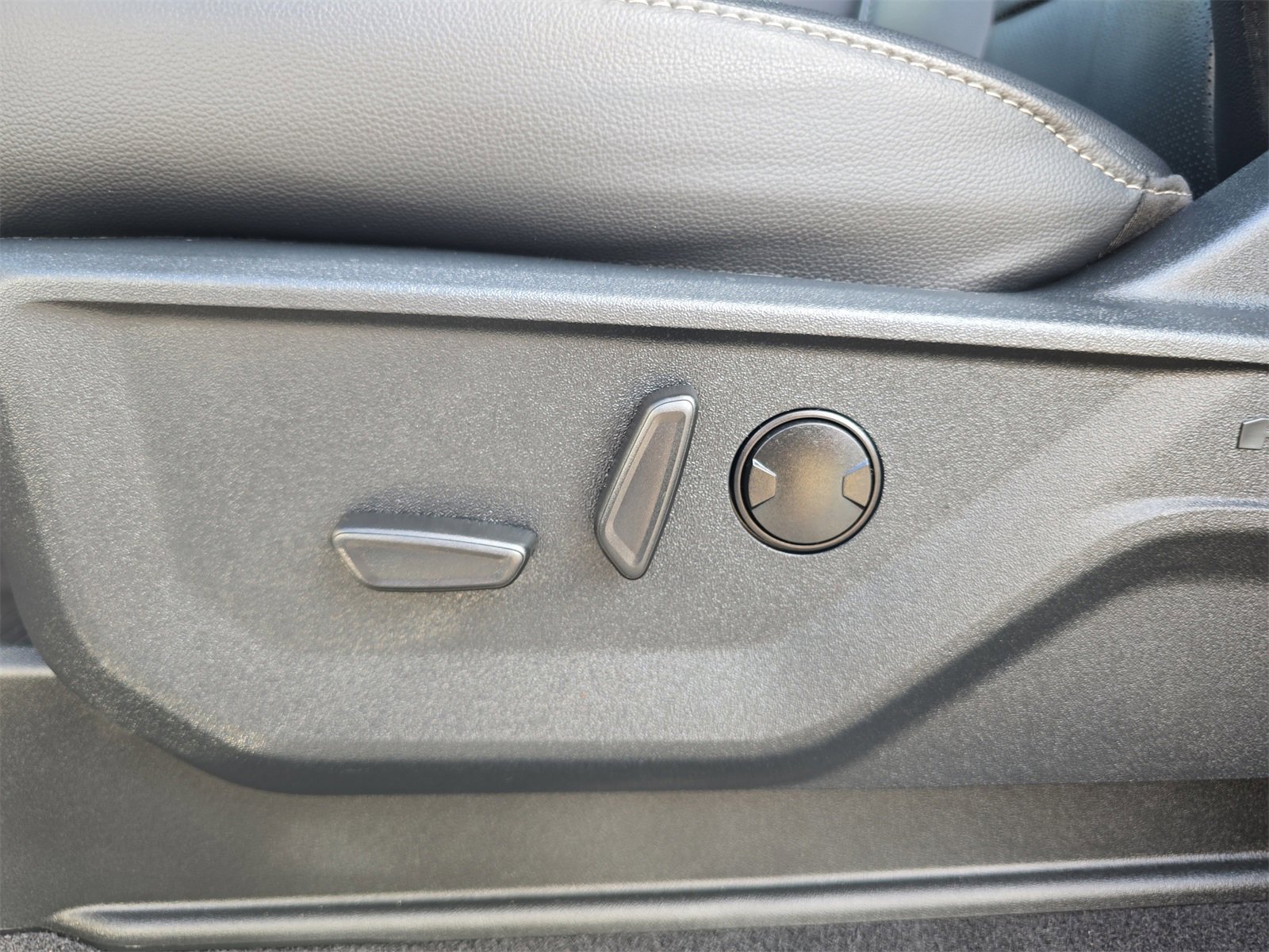 New 2025 Ford F150 Lariat w/ Equipment Group 501A Mid image 15