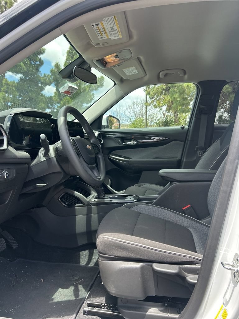Used 2025 Chevrolet TrailBlazer LT AWD/4WD image 8