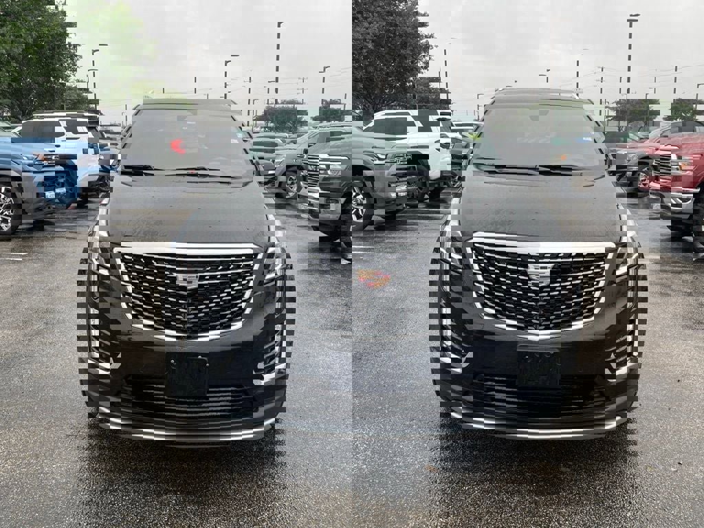 Used 2023 Cadillac XT5 Premium Luxury w/ Technology Package FWD image 2