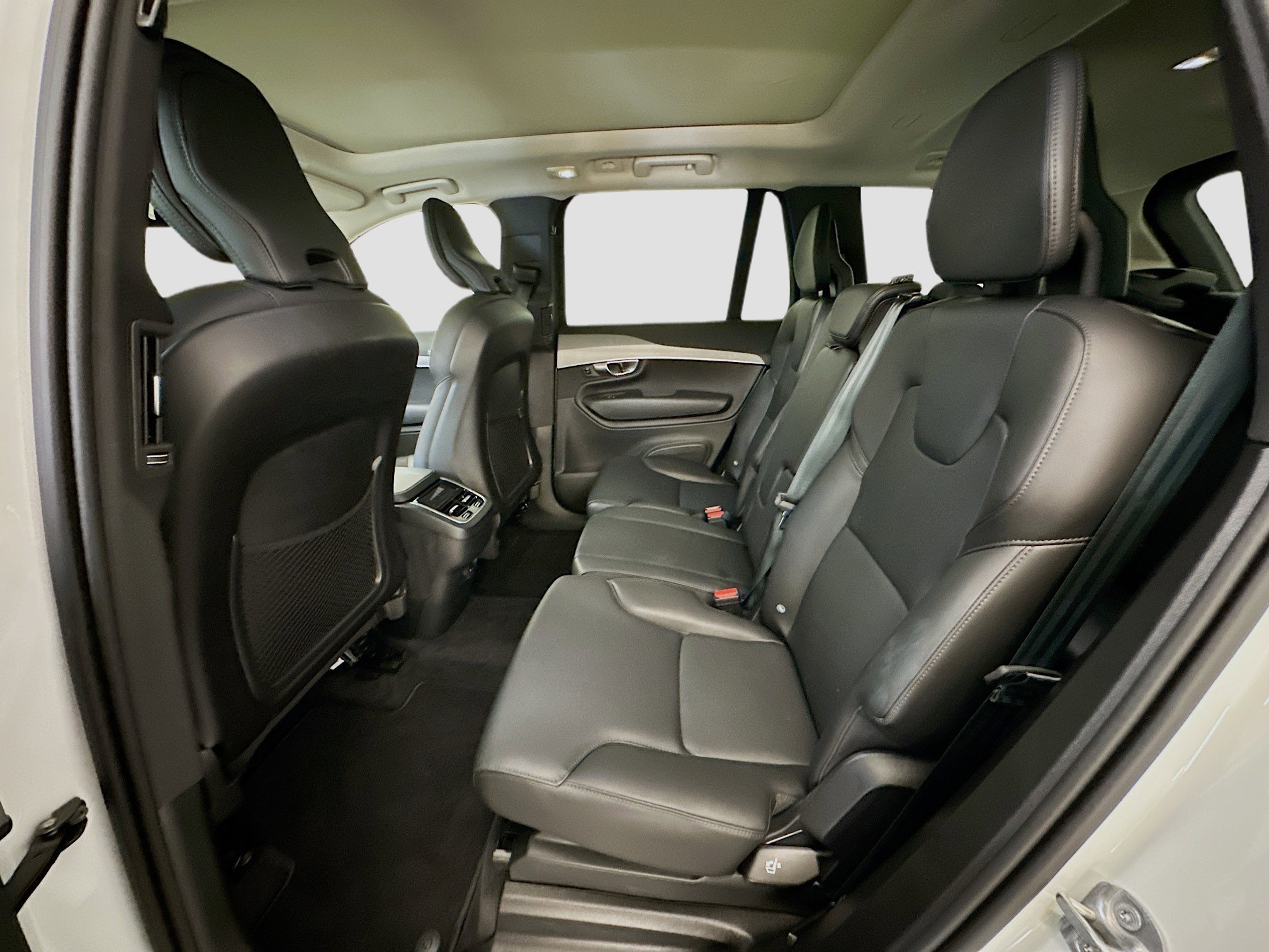 Used 2025 Volvo XC90 B5 Core image 30