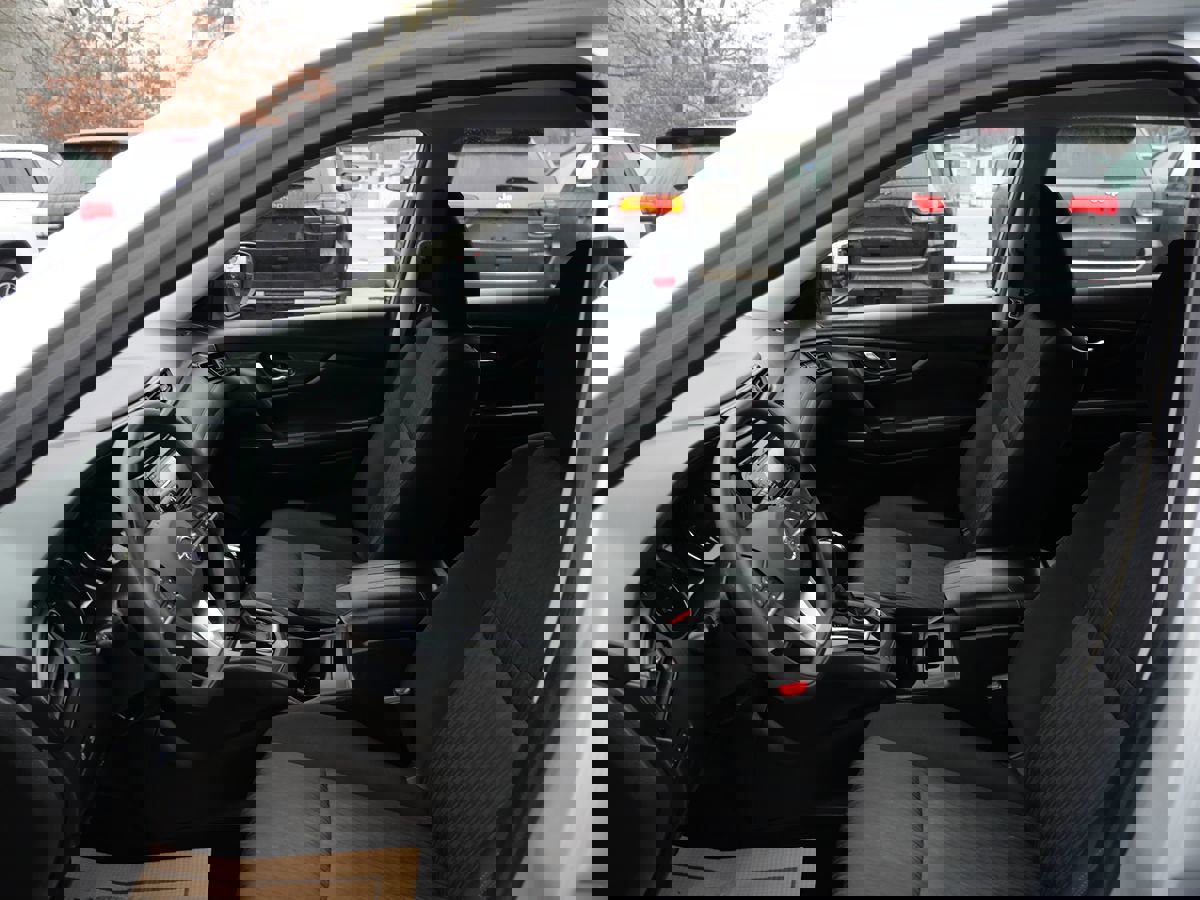 Used 2017 Nissan Rogue S image 9