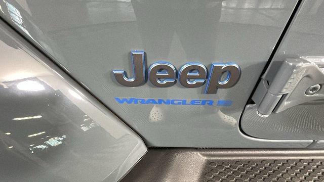 Used 2024 Jeep Wrangler Unlimited w/ Convenience Group AWD/4WD image 9