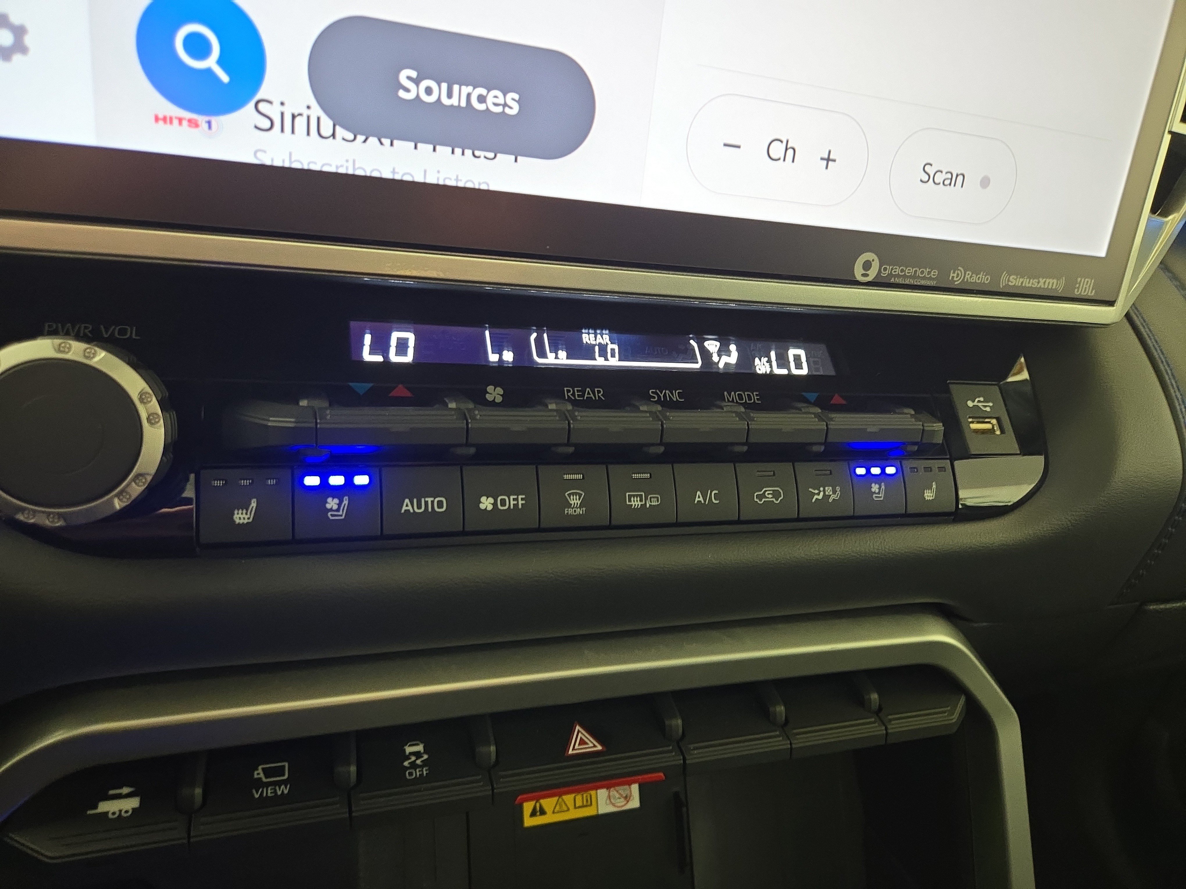 Used 2023 Toyota Sequoia Platinum AWD/4WD image 28