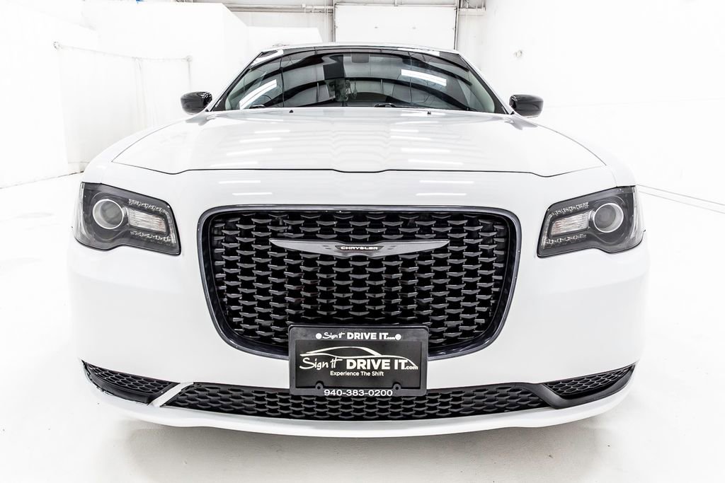 Used 2023 Chrysler 300 Touring w/ Sport Appearance Package image 6